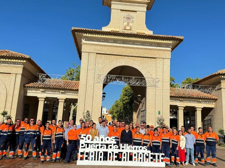 Serrano agradece a los trabajadores del servicio de limpieza viaria la labor que realizan durante la Feria de Albacete