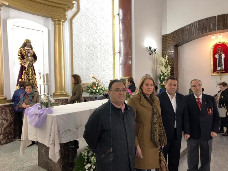 Tradicional Besapiés al Cristo de Medinaceli en la Parroquia de Franciscanos de Albacete