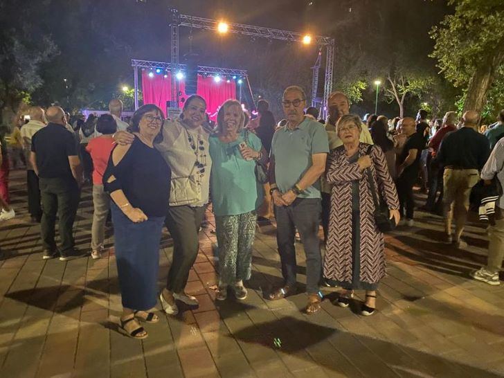 La exitosa Feria en los Barrios arrancó anoche inundando de música y diversión diferentes puntos de la ciudad de Albacete