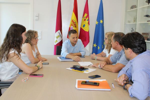 El Ayuntamiento de Albacete seguirá colaborando con la Peña ‘El Templete’ para garantizar el éxito de la ofrenda de flores a la Virgen