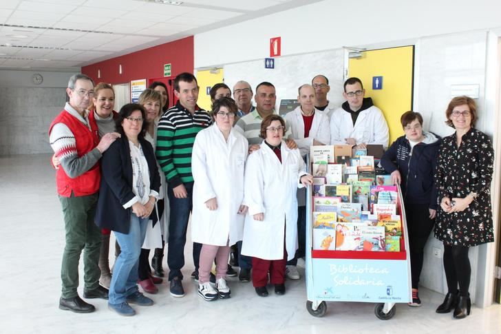 Atención Integrada de Almansa inicia el proyecto “Biblioteca abierto: libros de ida y vuelta” para pacientes hospitalizados