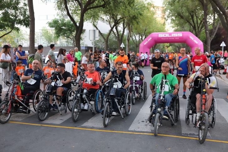 Más de 750 personas corren por la inclusión en la III Carrera Nocturna de Amiab Albacete Memorial Encarnación Rodríguez