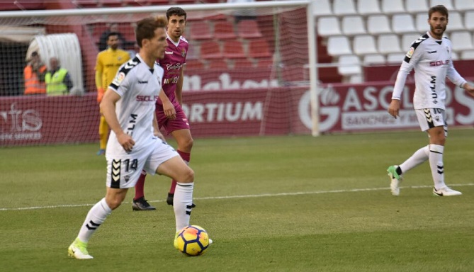 El Albacete busca en Zaragoza cambiar su racha ante un equipo que quiere asegurarse la promoción