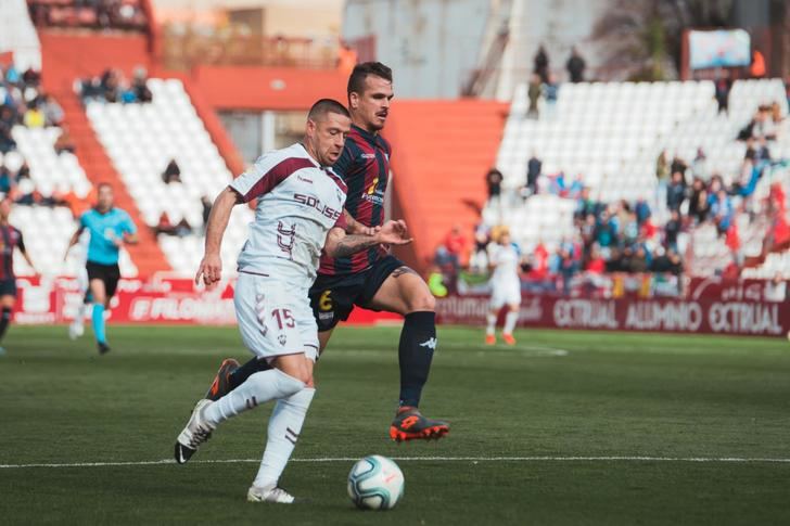 El Albacete, que falló un penalti, dejó escapar el triunfo ante el Extremadura (1-1) 