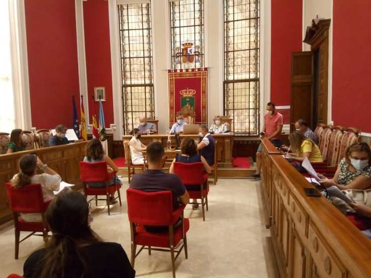 Pleno ordinario en el Ayuntamiento de Hellin, presencial y con mascarillas 