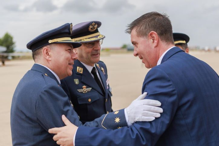 Cabañero reitera el apoyo de la Diputación a la Maestranza Aérea de Albacete en el Relevo de Mando de los coroneles Peña e Isusi