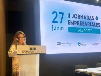 La concejala de Promoción Económica de Albacete destaca la importancia de que las empresas estén formadas en fiscalidad y normativa