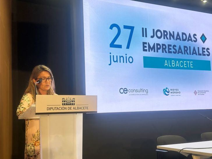 La concejala de Promoción Económica de Albacete destaca la importancia de que las empresas estén formadas en fiscalidad y normativa