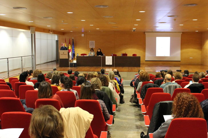 El Hospital de Albacete organiza una jornada de higiene y cuidado de la piel en pacientes hospitalizados