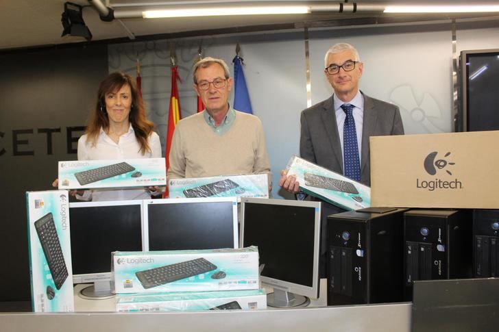 El Ayuntamiento de Albacete hace entrega a Asprona de material informático