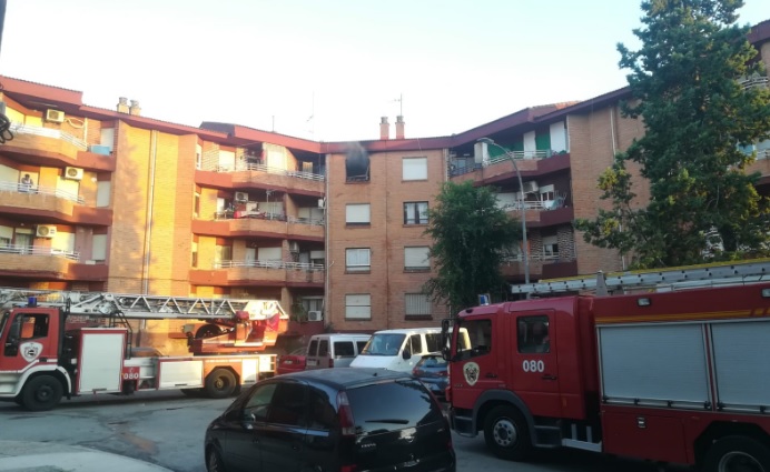 La policía científica investiga las causas del incendio en una vivienda de Albacete que dejó una fallecida