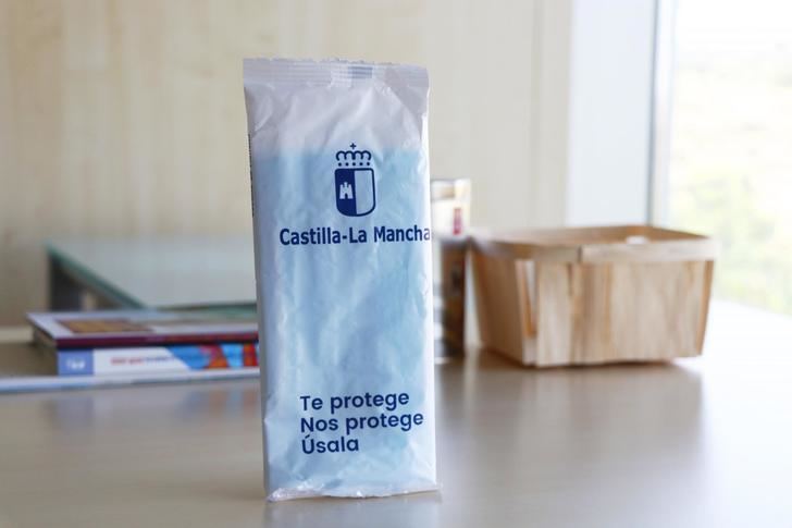 835.146 castellanomanchegos han recogido su paquete de tres mascarillas del programa ‘Te protege, nos protege, úsala’