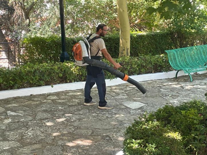 Paterna del Madera acomete un riguroso plan de limpieza de calles y mantenimiento de las zonas verdes