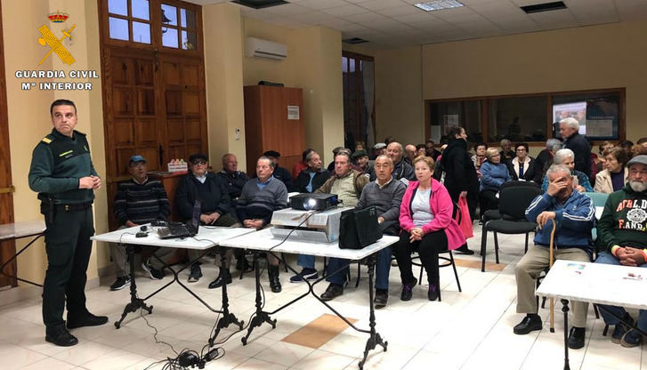 La Guardia Civil de Albacete informa a 1.000 mayores sobre el ‘Plan Mayor de Seguridad’