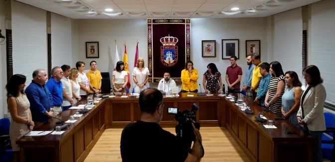 Minuto de silencio en el Ayuntamiento de La Roda por el reciente fallecimiento de exalcaldes
 