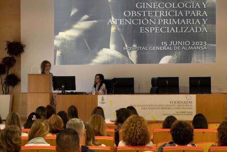 Cerca de un centenar de profesionales actualizan conocimientos en obstetricia y ginecología en unas jornadas formativas en Almansa