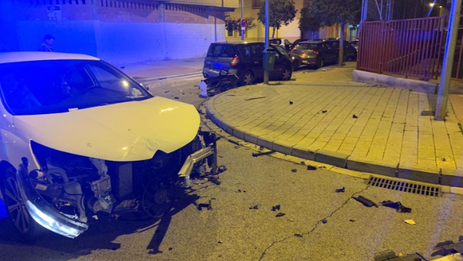 Cuantiosos daños materiales tras un accidente de tráfico en el barrio San Pedro de Albacete