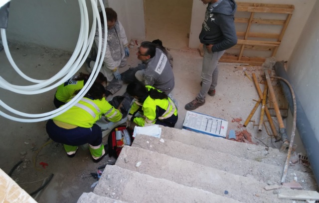 Un trabajador sufre una caída de 4 metros en una obra en construcción en la calle Hadas de Albacete