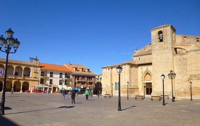 El Ayuntamiento de Villarrobledo quiere un mobiliario homogéneo en la Plaza de Ramón y Cajal y modificará las ordenanzas municipales