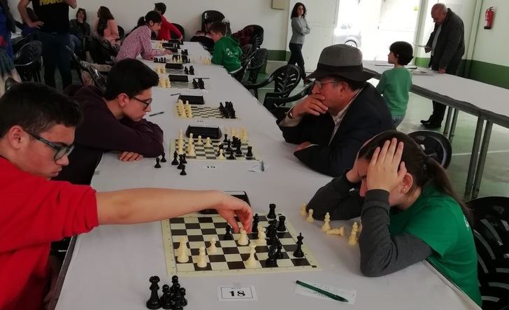La quinta edición del Campeonato Villa de El Bonillo de ajedrez reúne a un centenar de participantes
