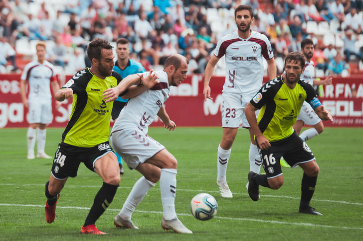 El Albacete Balompié hizo el ridículo ante un Tenerife que goleó en el Carlos Belmonte (0-4)