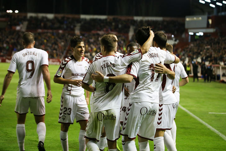 Alegría de los albaceteños tras la consecución de uno de los goles.