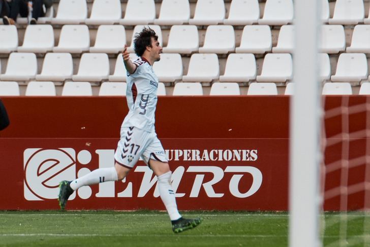 El Albacete Balompié ganó a Las Palmas para seguir soñando, en un partido con muchos goles (4-2)