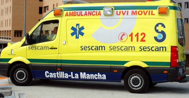 Herido un trabajador tras caerle encima una máquina elevadora en Aguas Nuevas (Albacete)