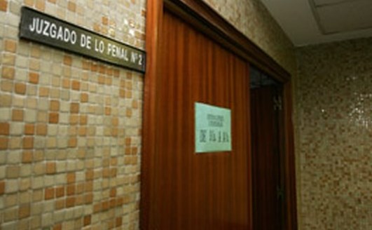 Juzgan a un hombre que estampó un pastel en la cara a dos ediles de Balazote (Albacete) por no ser seleccionado para el Plan de Empleo