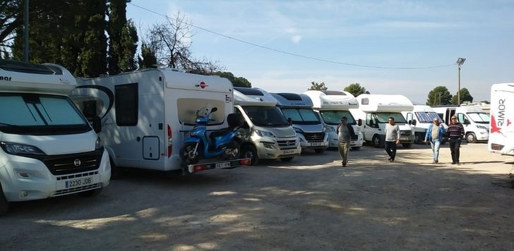 Hellín estrena la nueva área de aparcamiento de caravanas, cerca de la Lonja Municipal
