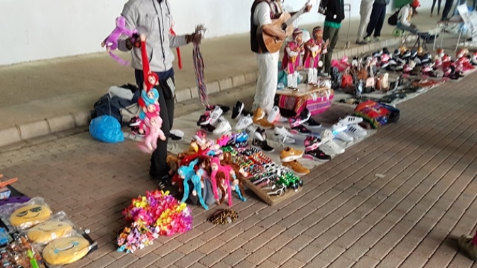 El Ayuntamiento de Albacete hace ‘la vista gorda’ a la venta ambulante y el botellón desautorizado en la Feria