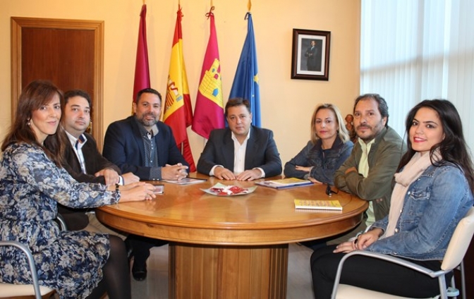 La Fundación Secretariado Gitano de Albacete explica en el Ayuntamiento sus inquietudes