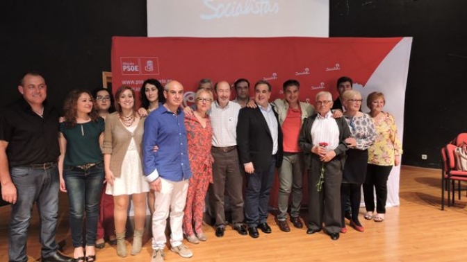 Rubalcaba apadrina la presentación de la candidatura del PSOE de Tobarra a las municipales