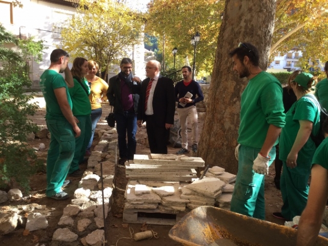 La Junta estudiará un proyecto de rehabilitación de un edificio de Alcalá del Júcar para dotación de viviendas sociales