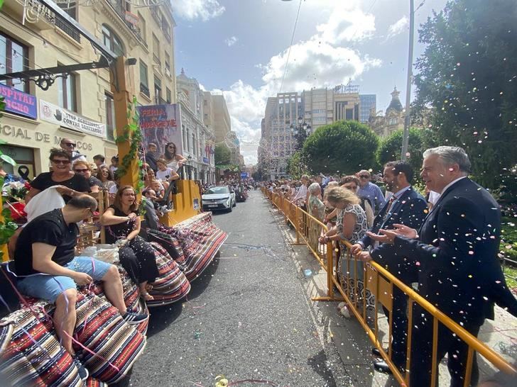 La Batalla de Flores recorre las calles de Albacete, en otro acto con alta participación