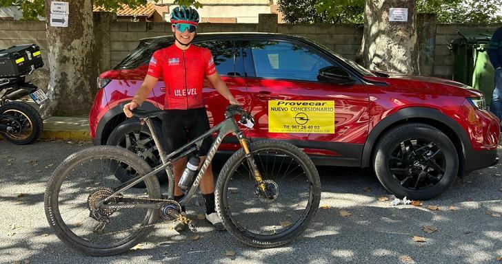 Lucía Navarro y Javier Poza ganan la BTT en Riópar