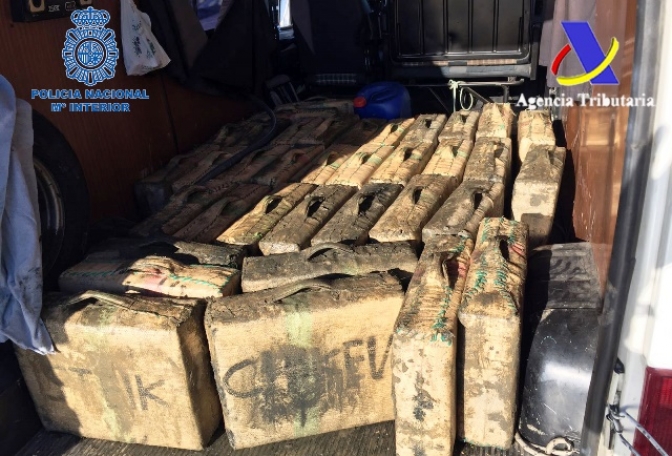 Desarticulada una organización de narco-transportistas, detenidas 19 personas e incautadas más de cuatro toneladas de hachís