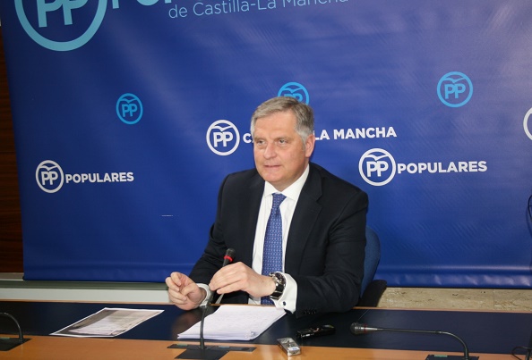 Duras críticas de Cañizares (PP) a Page y Pedro Sánchez por “gobernar con los que reprueban al Rey”