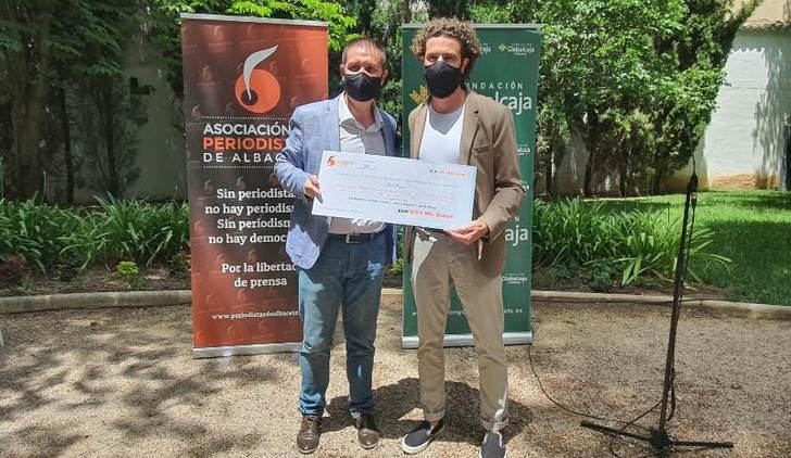 Cabañero hace entrega del VII Premio ‘José Sánchez de la Rosa’ de la prensa de Albacete al fotoperiodista Raúl Moreno