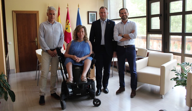 Casañ reivindica 'un Albacete de todos y para todos', en su reunión con Amiab