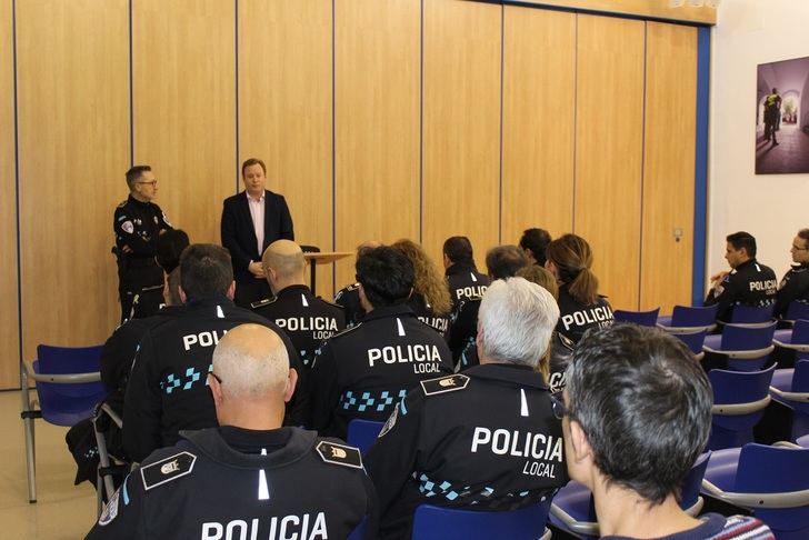 El alcalde de Albacete desea un feliz 2020 a los policías locales, agradeciéndoles 'su profesionalidad y entrega'