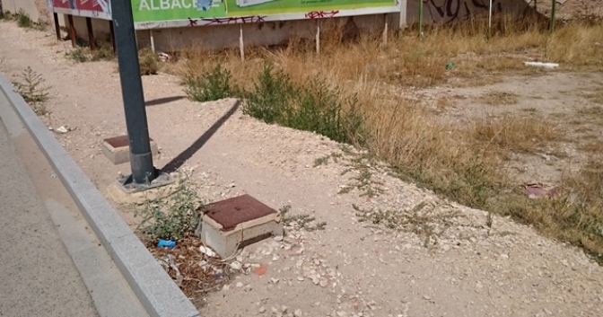 Pedro Soriano denuncia el mal estado y la pésima imagen de la entrada a Albacete por la Carretera de Murcia