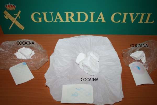 Detenidas tres personas y desmantelado un punto de venta de cocaína en Torrijos (Toledo)