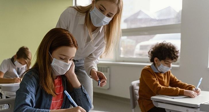 Los pediatras piden la 'retirada progresiva' de las mascarillas en las aulas a partir de finales de febrero