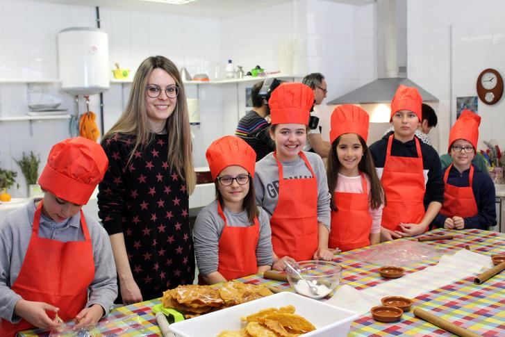 Un centenar de escolares de La Roda participarán en los talleres de disfraces y fritillas
