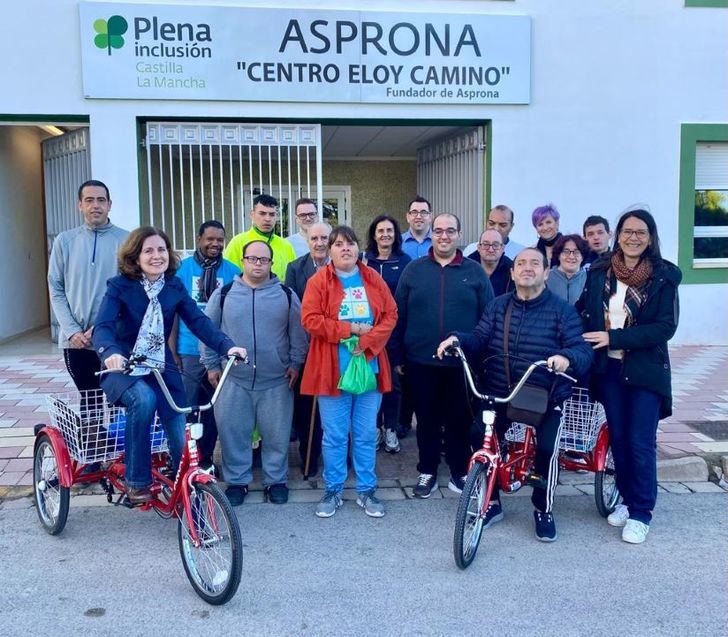 La DGT cede dos triciclos para las personas del Centro Ocupacional de ASPRONA en Albacete