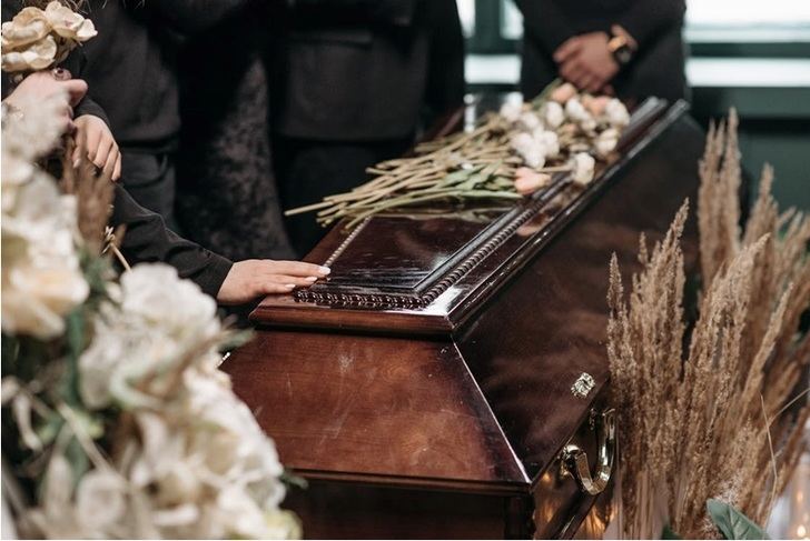 Todo lo que debes saber sobre el envío urgente de coronas funerarias