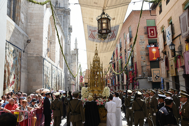 Milagros Tolón tacha de 'tontería' proponer quitar la festividad del Corpus en Castilla-La Mancha
