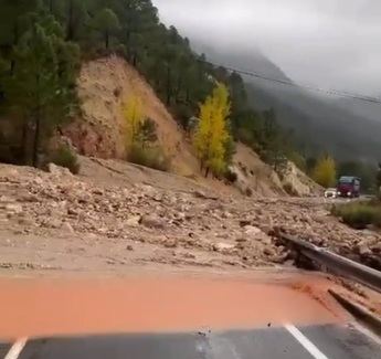 Fuertes lluvias, riadas y carreteras cortadas en diferentes puntos de la sierra de Albacete