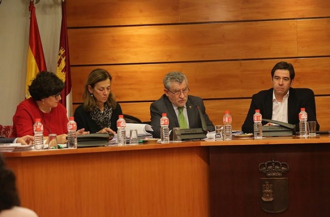 La Junta de Castilla-La Mancha dedica 4 millones diarios en 2017 a educación no universitaria